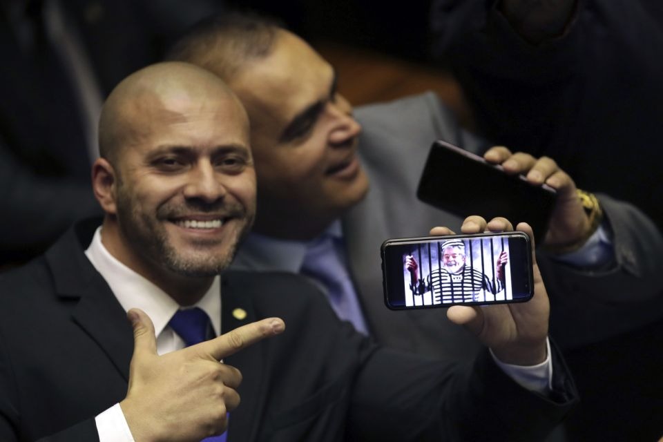 2Casa11's tweet photo. Rapaz, essa terra plana dá umas voltas... https://t.co/P0FFLyPM6M