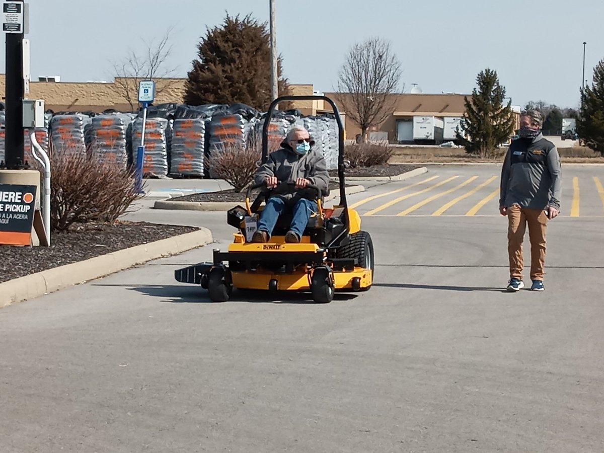 mindyartcliff's tweet image. Dewalt ok for mowers today at THE HOUSE!! @CusicRoseanna @johnreedhd3843 @saracourtright @bethkinzler09