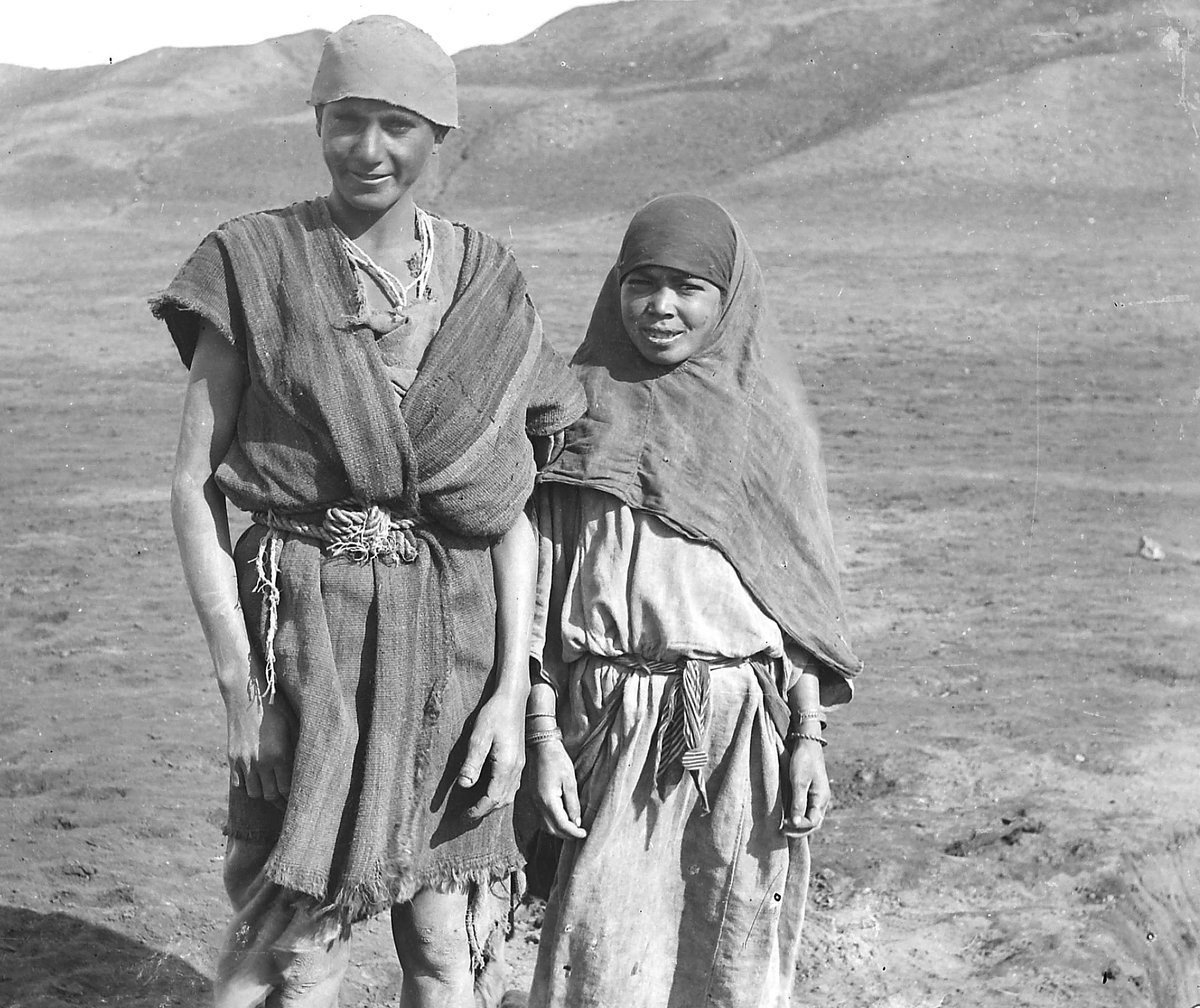 The girl on the right of this image is known as Mohamed Hassan. She gave her father’s name to gain employment by W M Flinders Petrie at Tanis in 1883. Records do not give her real name, but she was remembered by @GawadHeba in @PetrieMuseEgypt exhibition 'Listen to Her!' in 2018.