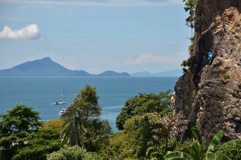 DavidLuekens's tweet image. 🌴 When it comes to travel, sometimes it is the simple things. A tree-backed beach. A chat with an elder. A well-kept garden or a thatch-roofed hut. This photo-packed story on Ko Jum / Pu focuses on the details.
thaiislandtimes.substack.com/p/ko-jum-pu-be…