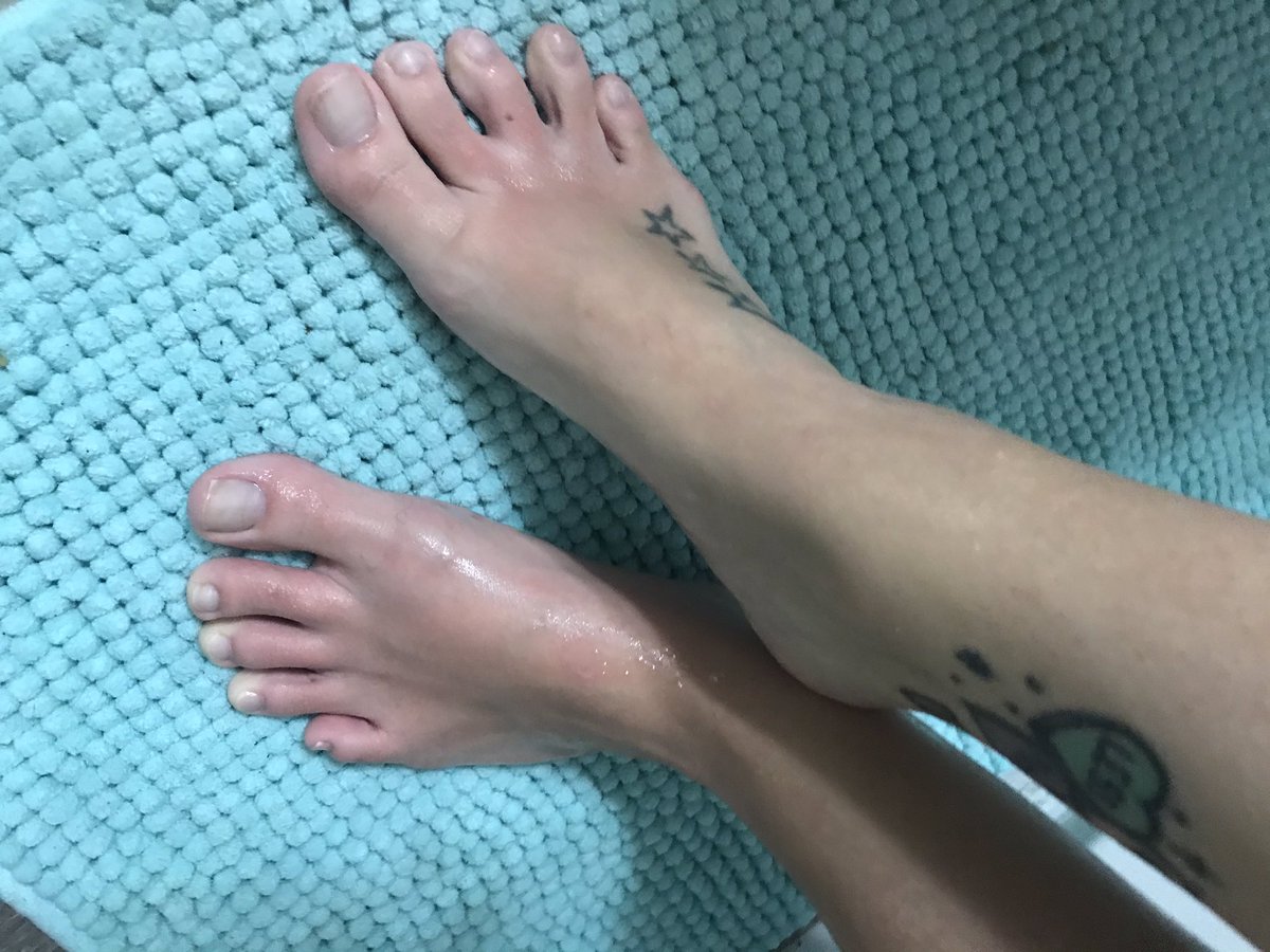 ToesTiffy's tweet photo. Fresh outta the tub and ready for you to join me on OnlyFans 🖤

#footfetishnation #footworshipping #foottattoo #feetstagram #feetworship #feet #tattoofetish #tattoo #sticknpoke #feetpic #barefeet #barefoot #prettyfeet #feetofinsta #feetoftheday #footlover #ankles #footlovers https://t.co/HL99VKKojd