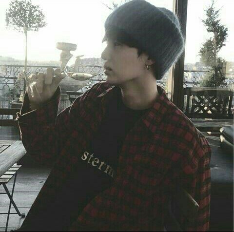 Katmochi1's tweet photo. @BTS_twt feliz cumpleaños a nuestro gigi 🍊💜 el es mi lugar seguro
#HappyBirthdayYoongi #HAPPYSUGADAY #HappyBirthdaySUGA #YoongiDay https://t.co/cmSCgM2F5j
