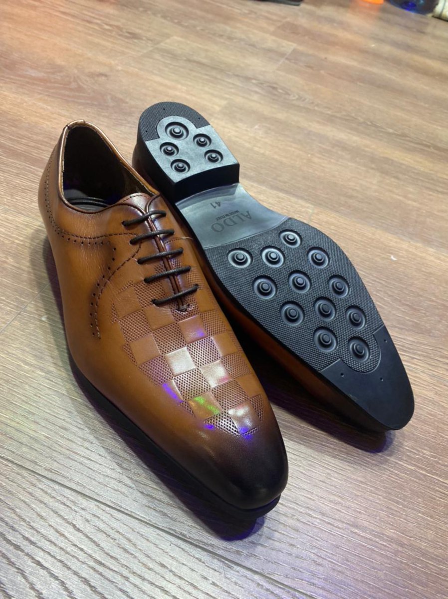 EmojiNationKE's tweet photo. Low cut shoes Sizes : 38-46
Call 0727042454 or WhatsApp us on  https://t.co/S6fui2WUC4
#ODMPanics Kabogo Rashid Echesa Kalonzo Oparanya #Nairobi #Somalia Wangari Maathai #khanyouarrestruto #BBIBurden Ruaraka ncic Kiambu Naivasha president kenyatta https://t.co/WI1jd2jA9W