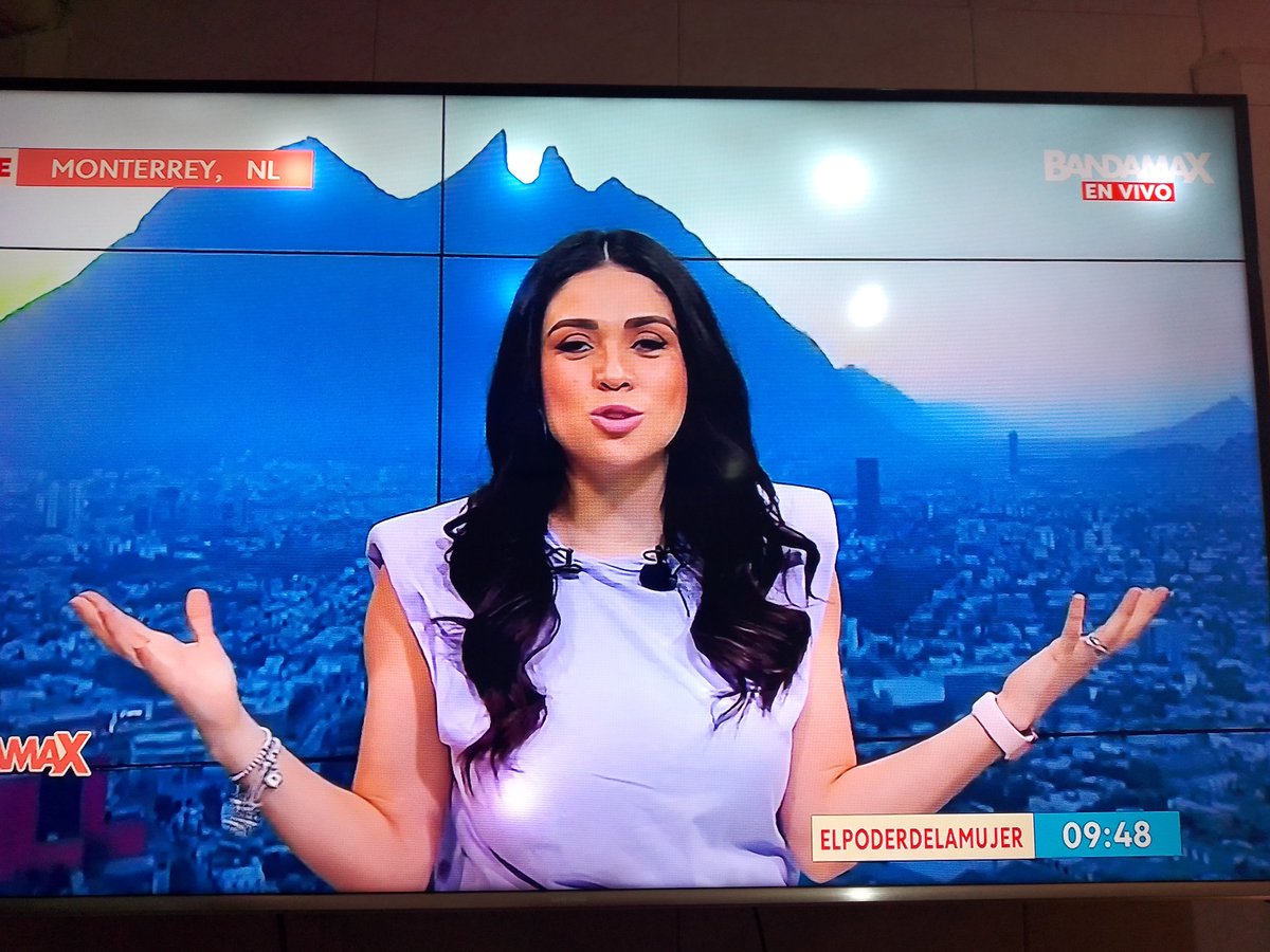 emilianosanches's tweet image. #ElPODERDELAMUJER es siempre ser ese ejemplo de vida de nunca rendirte ante nada de ser amiga madre hija compañera como mi Ángel 😇 @lizbriones siempre haciendo un extraordinario trabajo en #BuenosDiasBandamax y siendo un orgullo para todos los que la queremos y apoyamos 😍💖😘😍