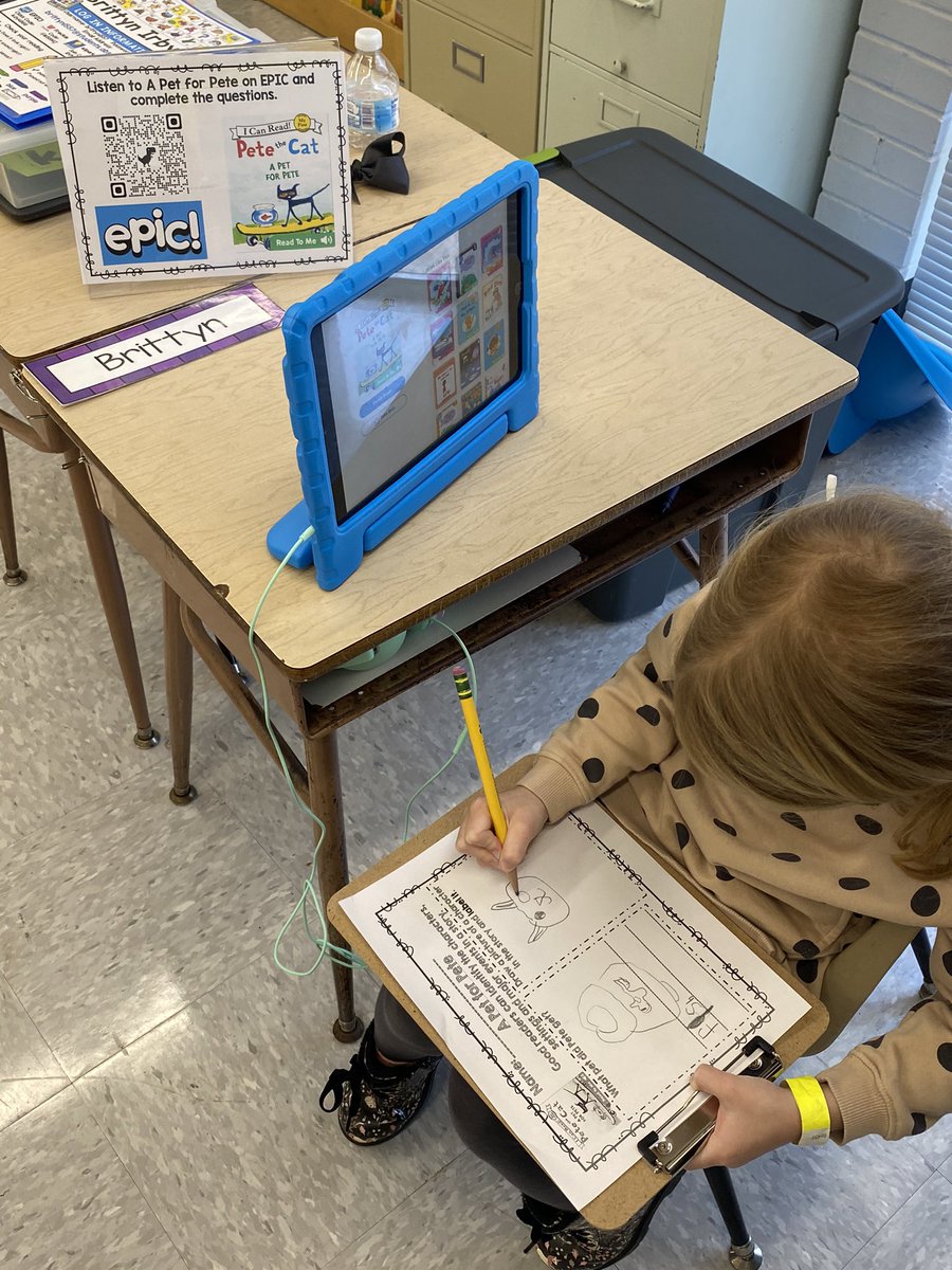 tech4tinies's tweet image. It’s only our 3rd day of in person learning and these Ss are already rocking concurrent guided reading and independent centers. Today we coded, worked on RL K.3 while listening to a story on Epic and worked on other phonological skills. #kinderscan #codinginkinder @aolets_go