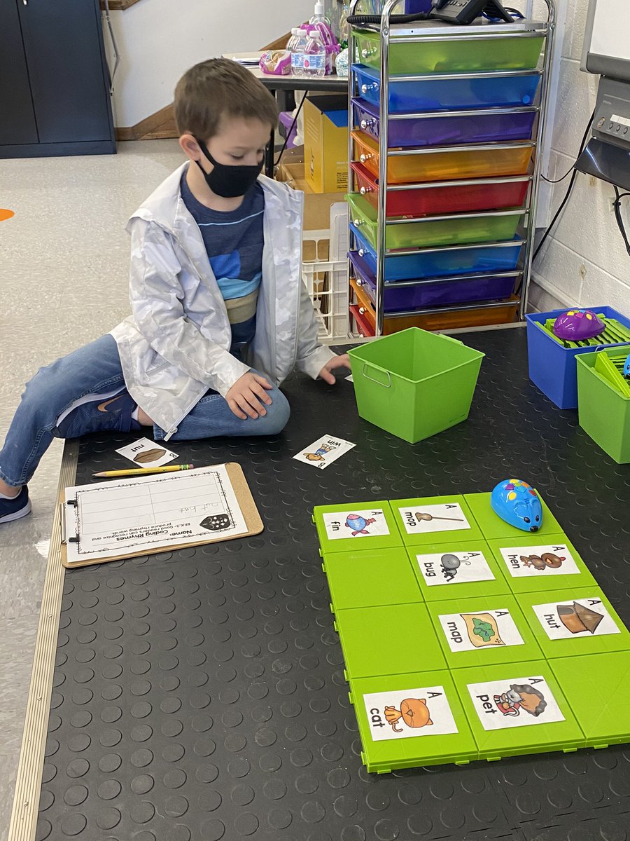 tech4tinies's tweet image. It’s only our 3rd day of in person learning and these Ss are already rocking concurrent guided reading and independent centers. Today we coded, worked on RL K.3 while listening to a story on Epic and worked on other phonological skills. #kinderscan #codinginkinder @aolets_go