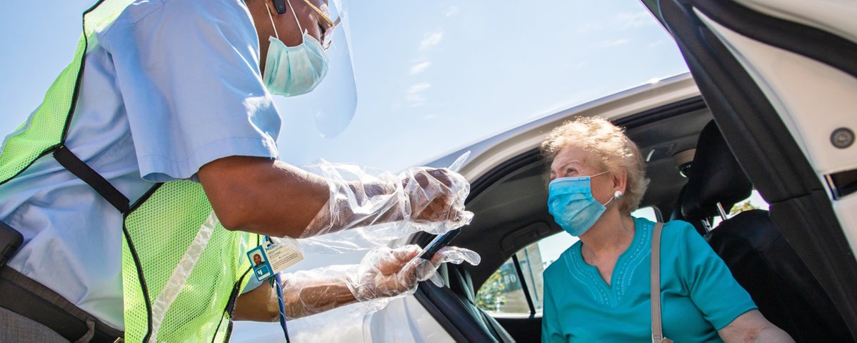 YRTViva's tweet photo. If you require transportation to the closest vaccination clinic from your home, MOR 65+ can take you there. 

Trips must be made to the closest vaccination clinic from your residence.

Learn more at https://t.co/ysyhHyuzSd https://t.co/8DHzBryl5U