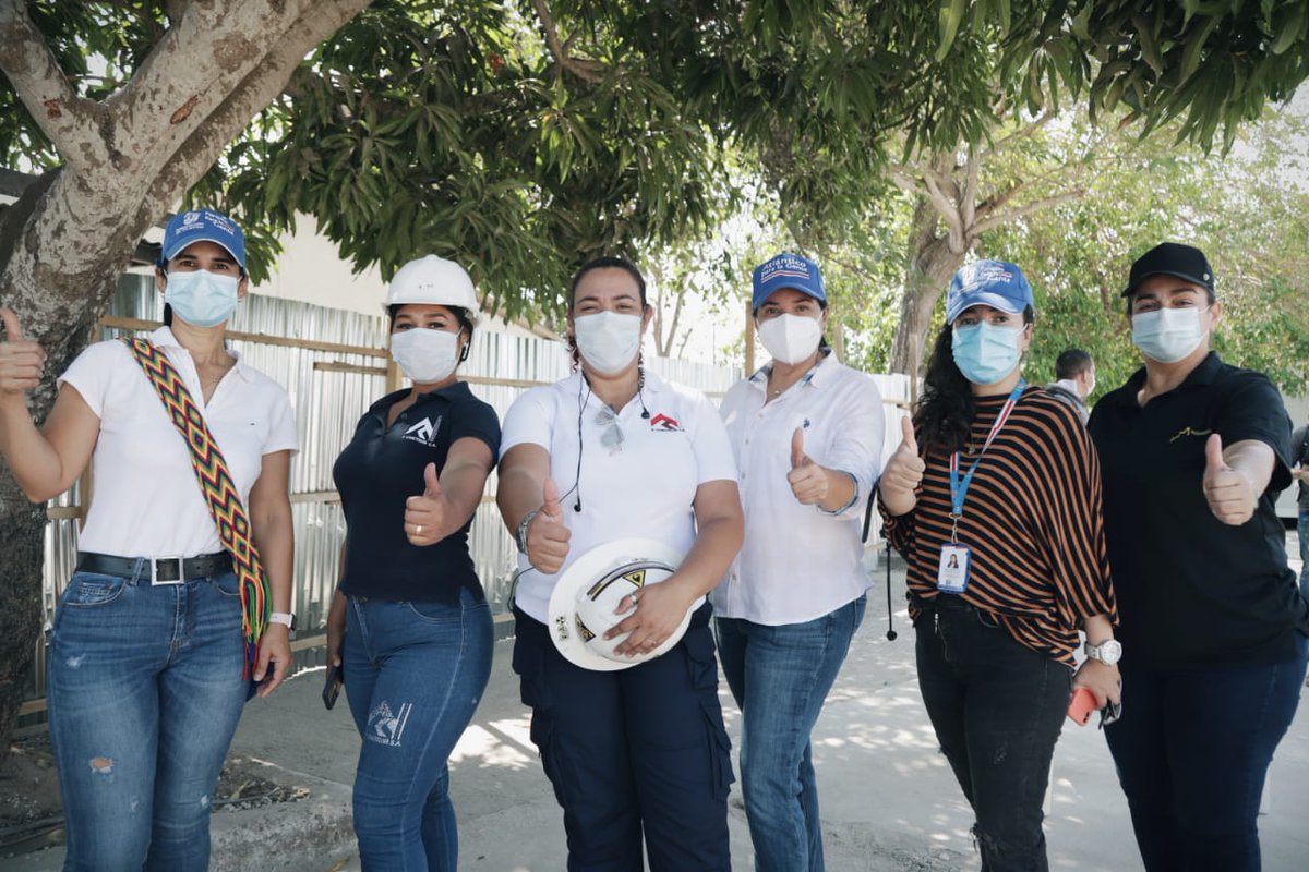 nlogreira's tweet photo. Les presento al equipo de mujeres que mueven la infraestructura del departamento. Todo mi reconocimiento a ellas en el #DiaInternacionalDeLaMujer.  Gracias a todas las que sueñan, luchan y trabajan día a día para construir un mejor #Atlántico ¡Feliz día para nosotras!. https://t.co/lvonZ70VD7