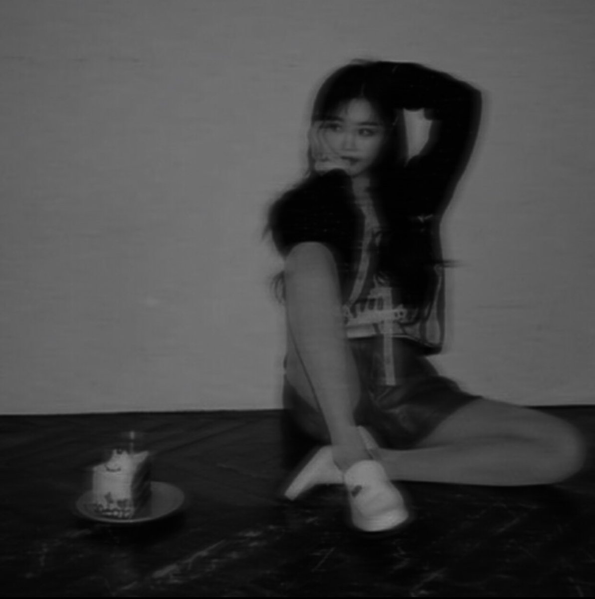 EGIRLS0JIN's tweet photo. birthday girl https://t.co/QRqGF6tSQQ