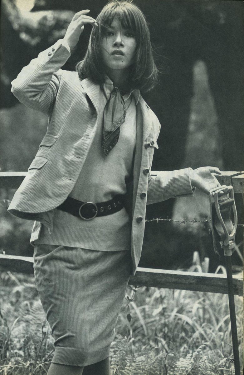 ちん小路ぽこ太郎 昭和43年 1968年 の Mcシスター より 街行く女の子たちのファッション です みんなハイセンス 昭和元禄時代でgsや学生運動盛んな頃ですね 4枚目はこの当時の人気モデルの赤坂沙理さんでございます T Co Smp1z73m8h