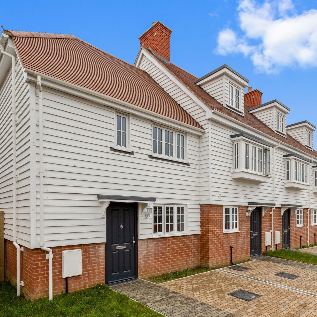 Motis Estates are pleased to offer a range of 2 and 3 bedroom new build properties in the rural village of Brenzett. Prices starting from £265,000 with help to buy available. Call us now on 01303 212020 to arrange a visit to the site to reserve you plot today. #folkestone