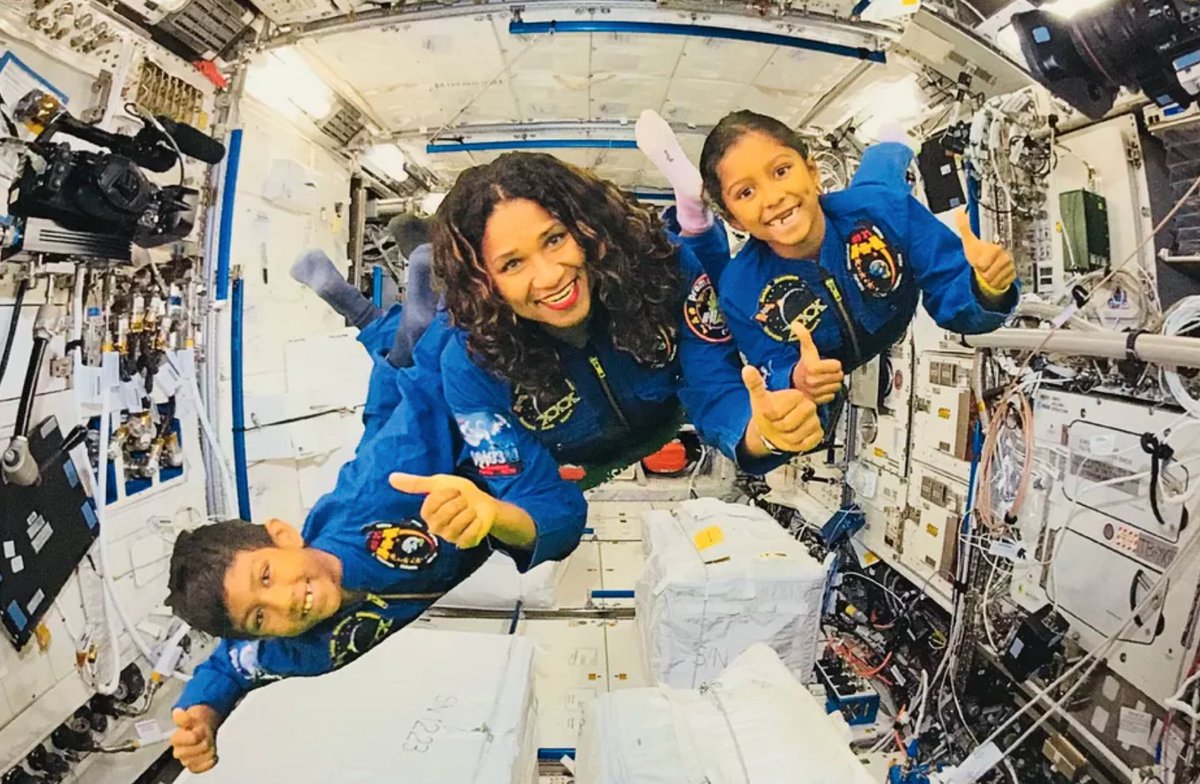 Orinox_'s tweet photo. [#Ingénierie &amp; #JDDF] #Ingénieure dans le #spatial, Erika VELIO encourage les petites filles à viser la lune !

Cette brillante ingénieure rêve "que les droits des #femmes grandissent aussi rapidement que nous en apprenons sur l’univers".🪐

➡️ https://t.co/HZGlUkMLRQ #8mars https://t.co/htjADxFttb