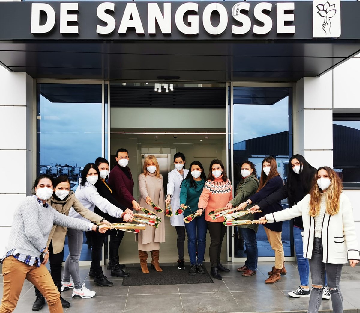 💜Afortunada/os de pertenecer a un grupo en el que el #8demarzo se extiende a todos los días del año
El #GrupoDeSangosse, apuesta por la diversidad e igualdad de genero
Bonito gesto de nuestro CEO a todas nosotras <a href="/FmDESANGOSSE/">MOREAU Frédéric</a>
#DiaInternacionalDeLaMujer #JuntasSomosmasDesangosse