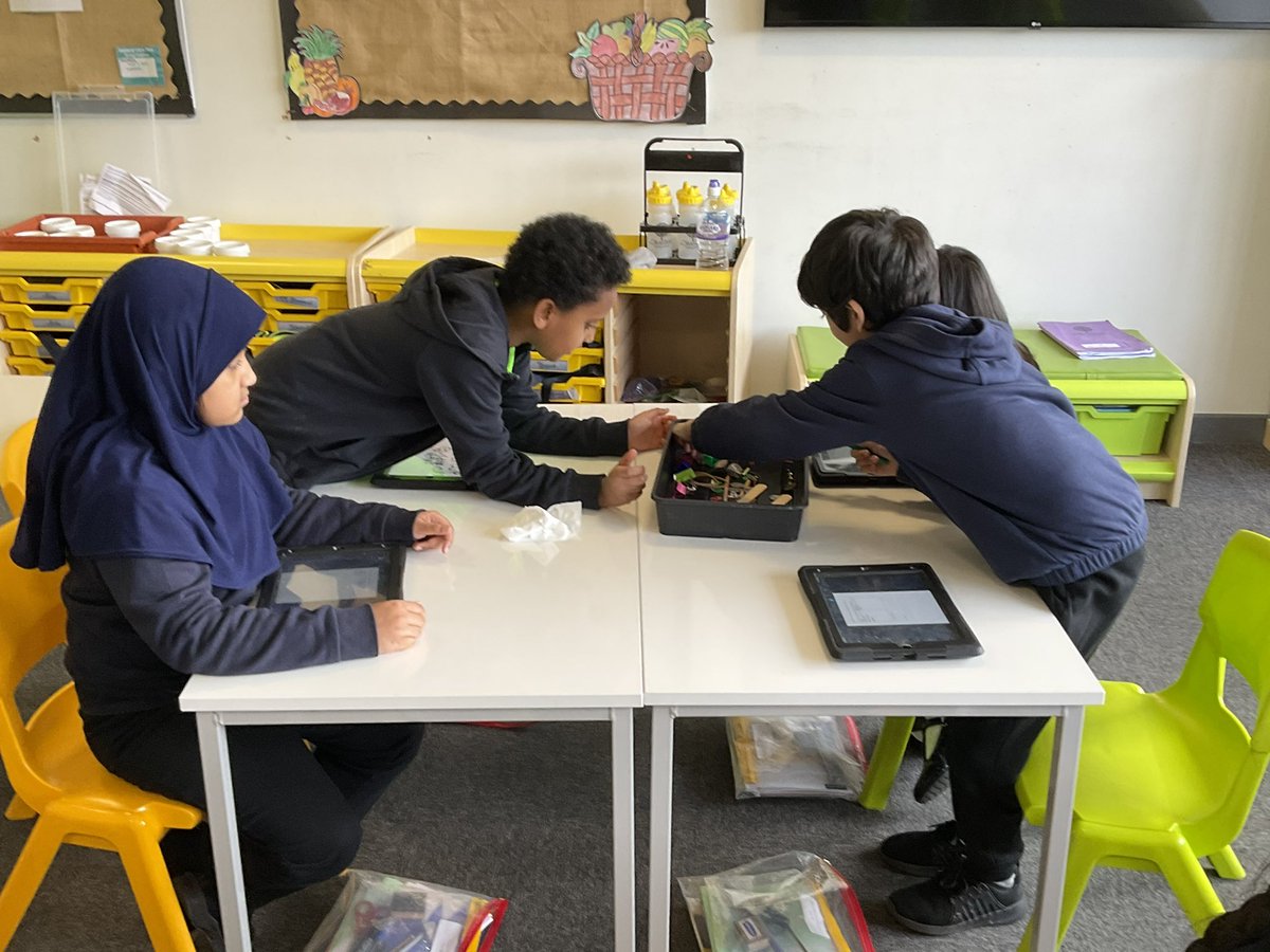 Today 3B have been enjoying testing which materials are magnetic.  <a href="/AbolarinTseni/">Tseni Abolarin</a> #BSW21 #primaryrocks