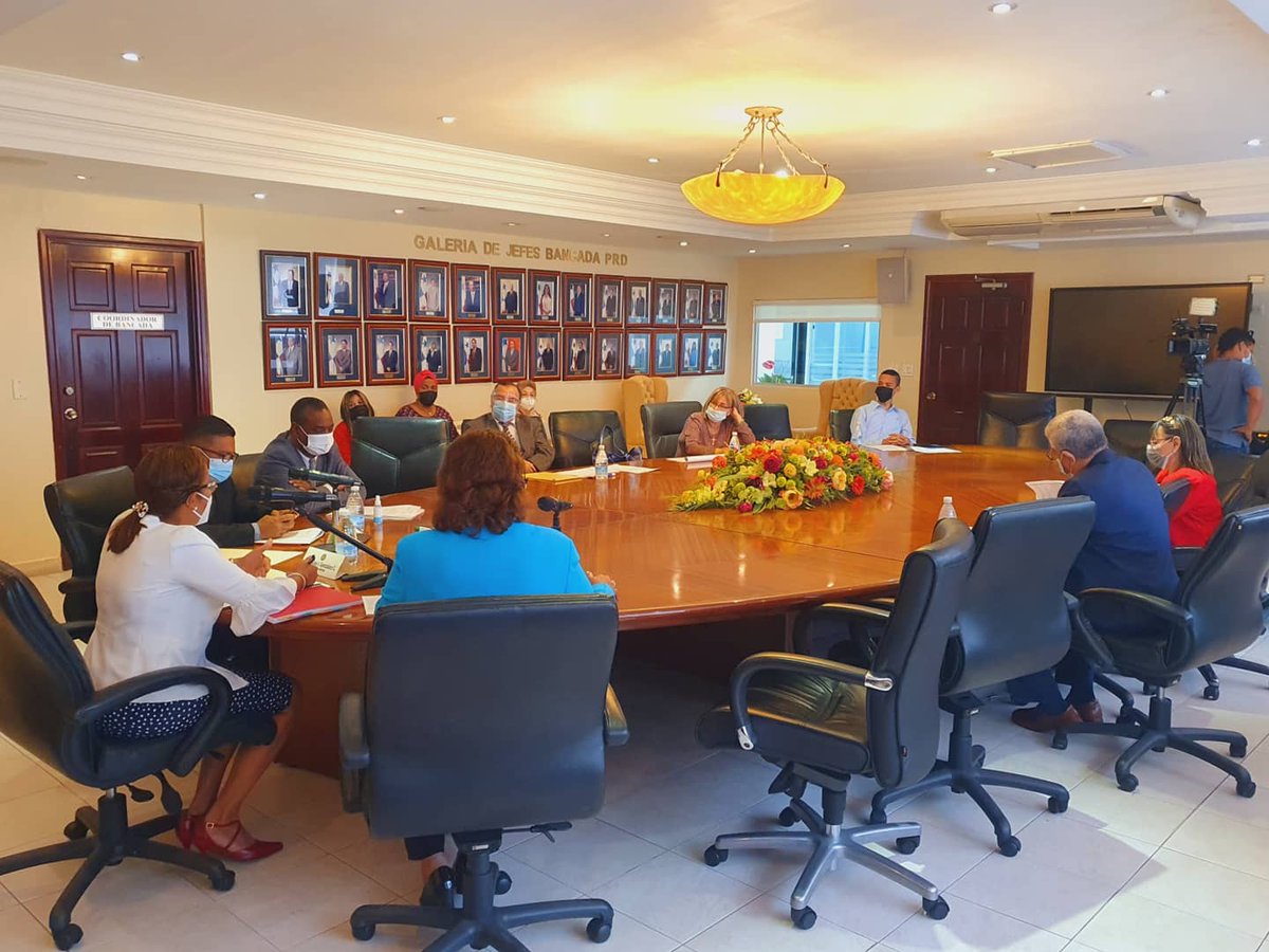 En la Sub Comisión que estudia el proyecto de Ley N° 482, "Que regula el Funcionamiento y Articulación de los Centros de Enseñanza Superior o Institutos Superiores", propuesto por: H.D. Alina González.

#HDAlinaGonzález #Panamá