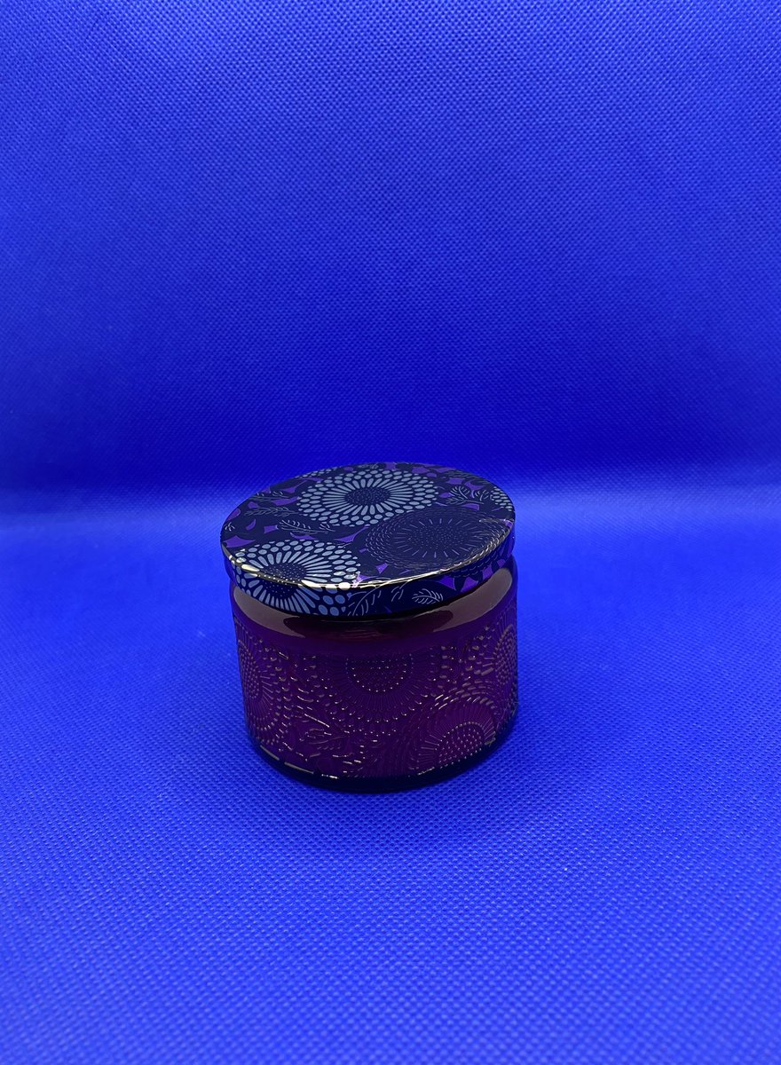 PickYourWickCo's tweet photo. 4 oz. Purple Jar Candle 
Made with 100% white soy wax with natural fragrances of lavender topped with lapis lazuli crystals and dried lavender 🌞 https://t.co/dqdkIDQVps