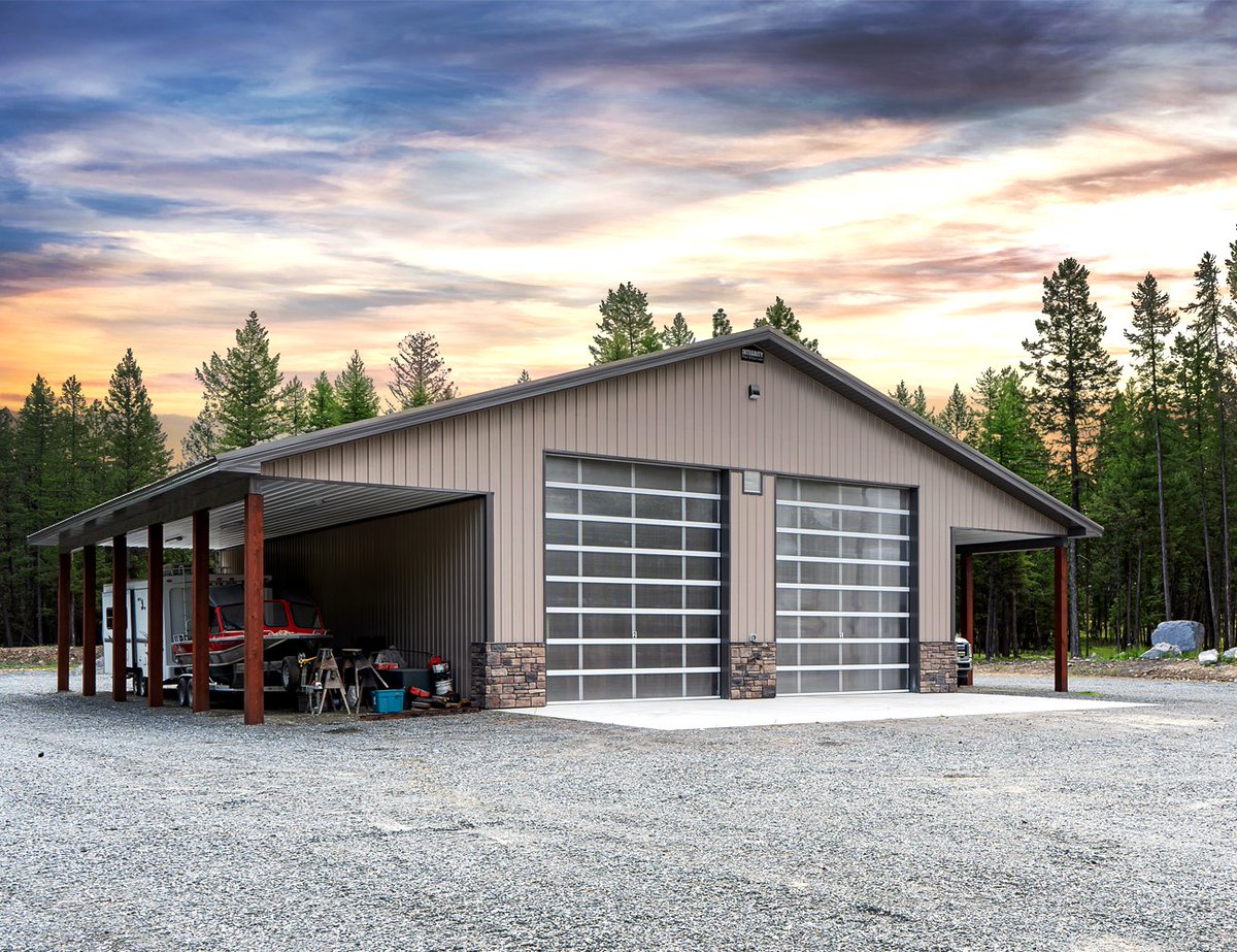 integritypost's tweet image. This shot reminds us that summer is coming. And we can&apos;t wait. This beautiful 40x60x16 heated shop with sunshine doors and double lean-to&apos;s for extra storage is functional and stands out. #integrity #postframe #whatwebuild #newshop