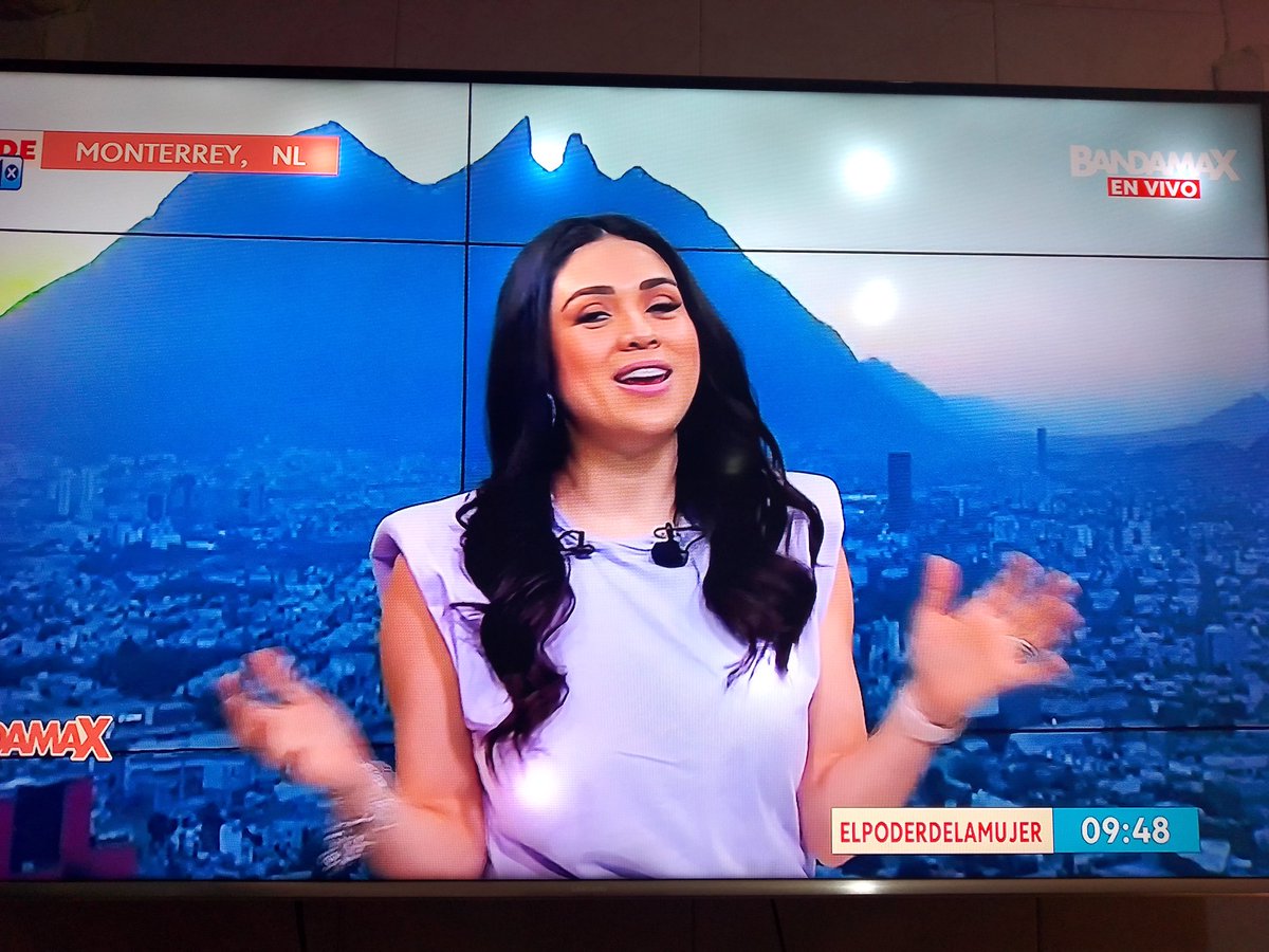 emilianosanches's tweet image. #ELPODERDELAMUJER exitosa alegre apasionada amorosa divertida y excelente conductora como mi princesa @lizbriones siempre realizando preciosas entrevistas en #BuenosDiasBandamax 😘💖😍😘😍😘💖