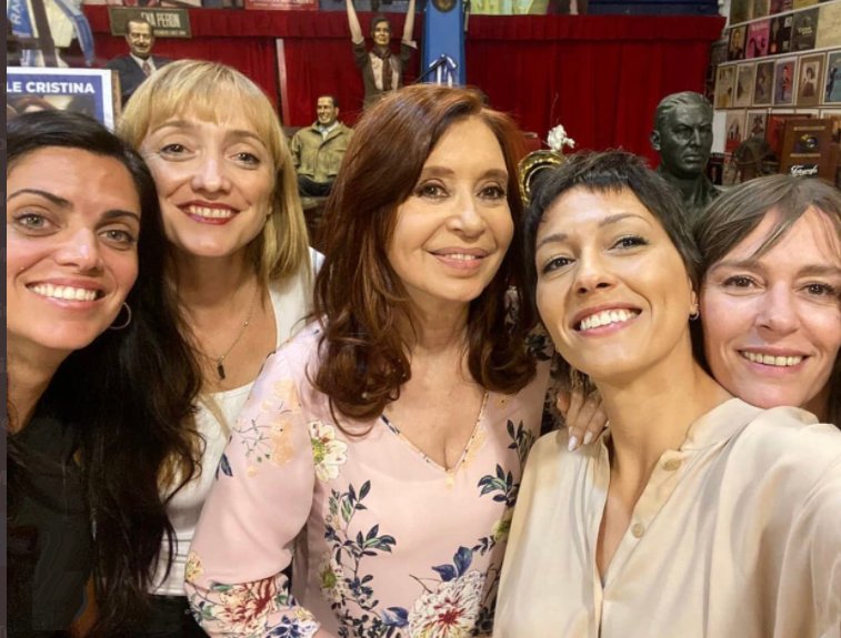 caminoal27's tweet photo. Las muchachas peronistas ✌ https://t.co/puMWizHLdx