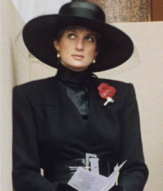 odedanilo's tweet image. it’s how she honors Princess Diana through her outfits for me 🤍