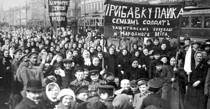 Yaşasın 8 Mart  #dunyaemekcikadinlargunu 

Yaşasın kadınların eşitlik ve özgürlük mücadeleleri!