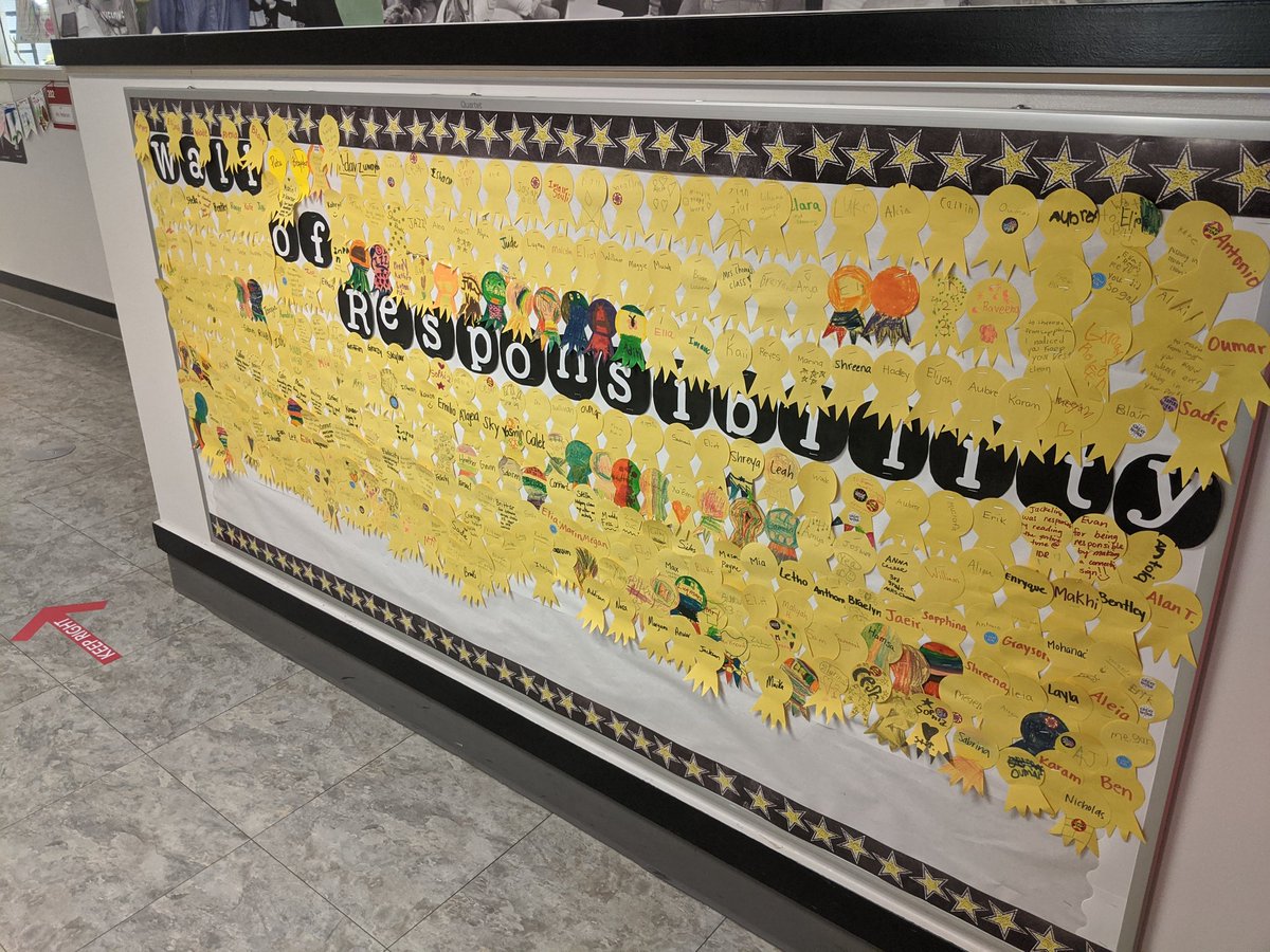 EPEaglesOP's tweet photo. Oak Point students already have one bulletin board covered with acts of responsibility after one week.  Great job Eagles!  #PBIS https://t.co/4bjXegtClH