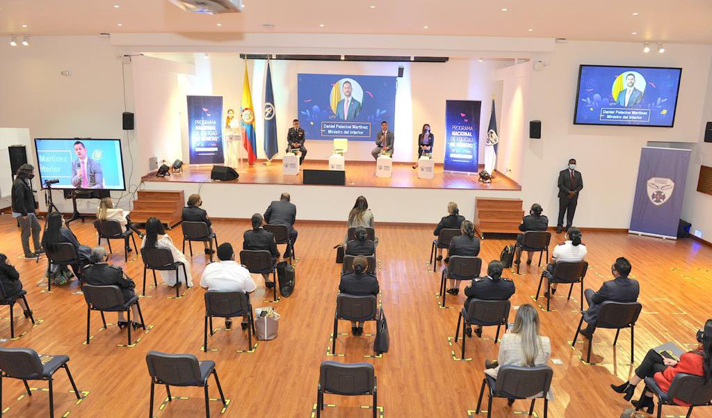 DanielPalam's tweet photo. #AEstaHora conmemoramos el #DiaInternacionalDeLaMujer con nuestras mujeres bomberos. La labor que desempeñan genera grandes aportes a las comunidades en las que viven, no solo como bomberas, sino como mujeres, madres, hijas y amigas. #ColombianasEmpoderadas https://t.co/22kByPXU59