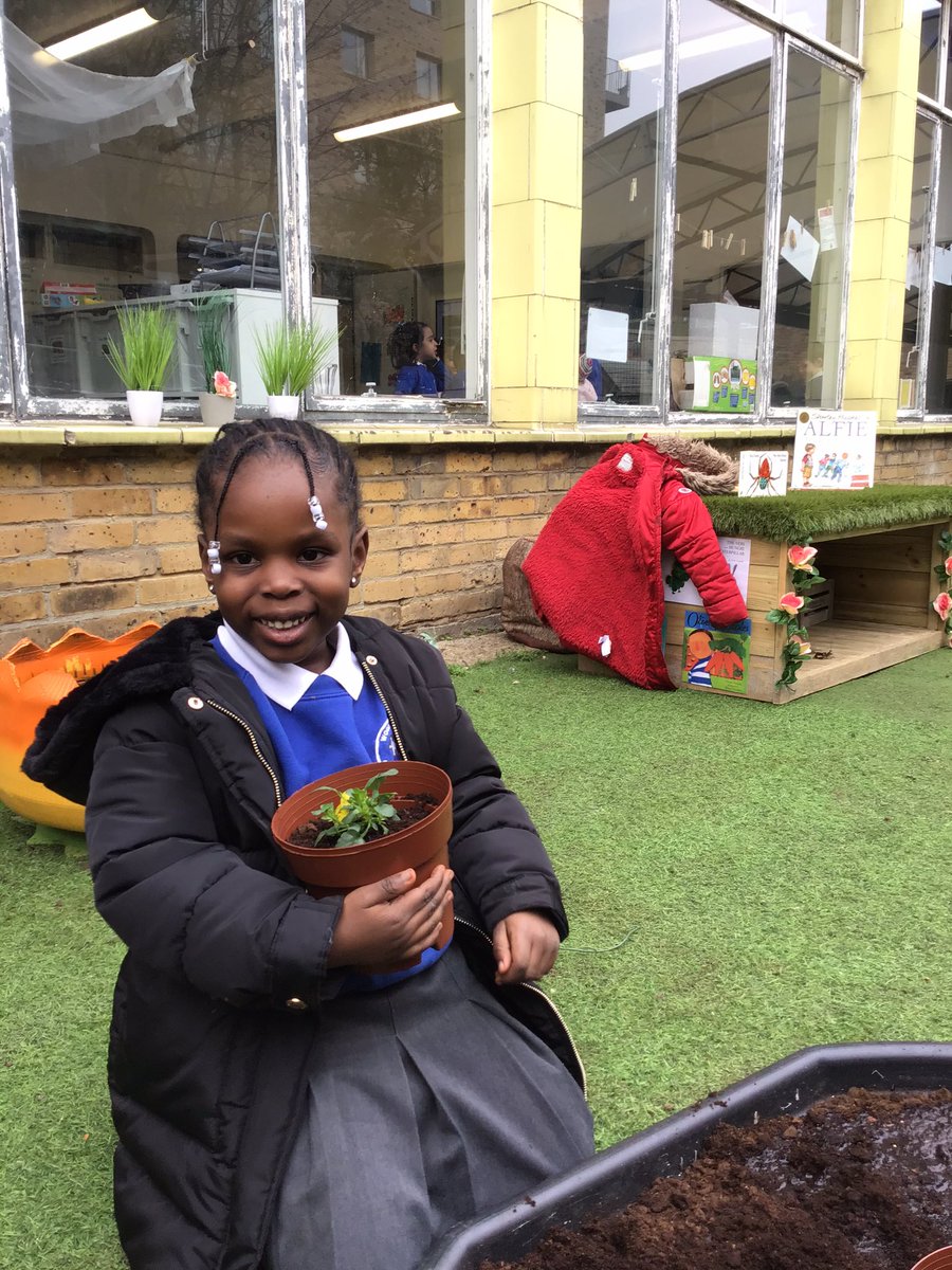 MissStuttle tweet media