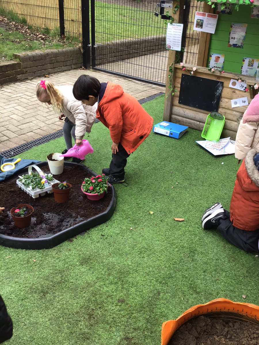 Yes, <a href="/woodberrydownN4/">Woodberry Down</a> #reception are back and enjoying learning outside! Plenty of chatting, planting and sharing! #nwfed
