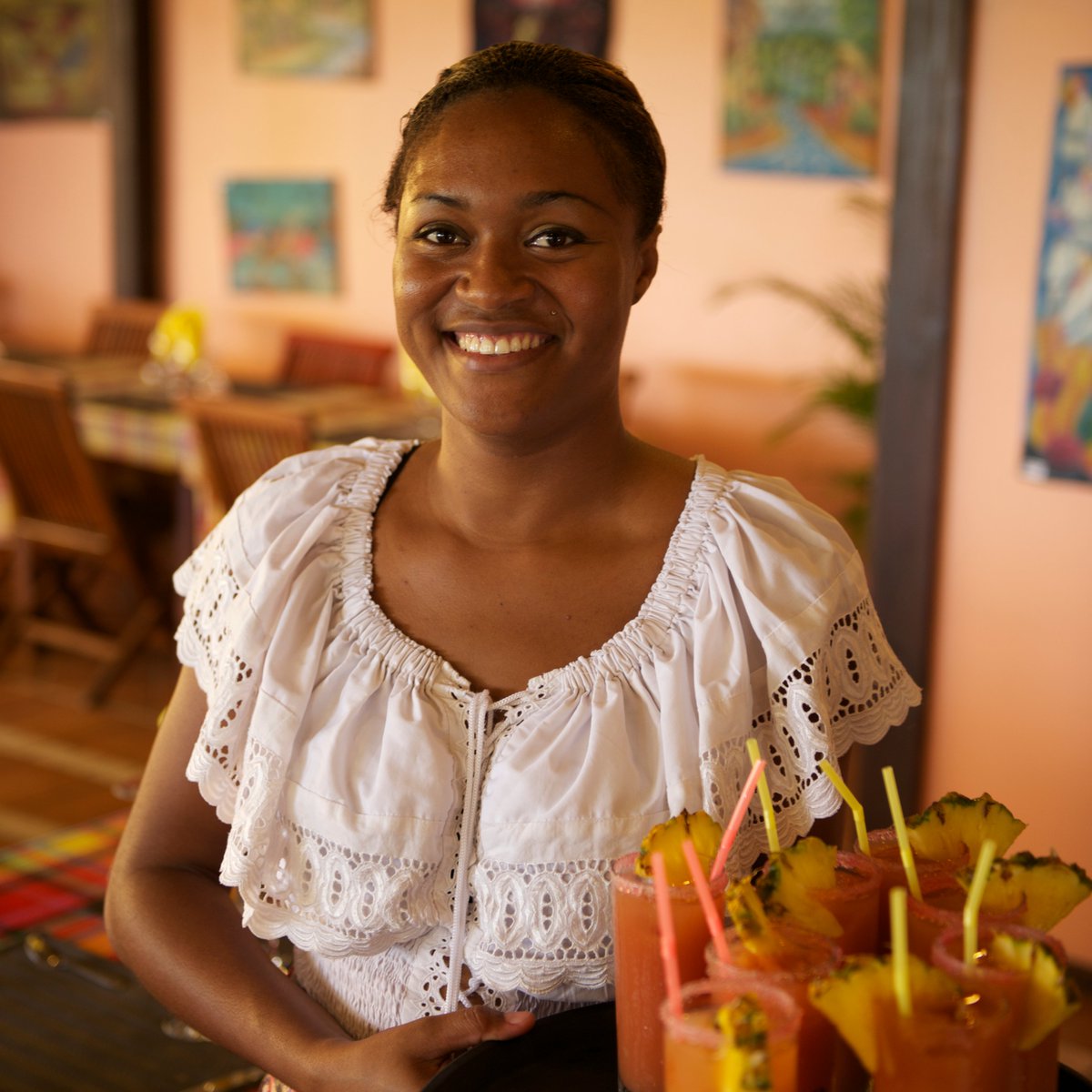 Guide touristique, femme de ménage, responsable de structures d'hébergements, agents de voyages, marchande, agricultrice, marin-pêcheur, restauratrice, receptionniste, administratrice, ... Vos Héroïnes du quotidien! #ilesGuadeloupe #Tourisme #Guadeloupe #JourneeDesDroitsDesFemmes