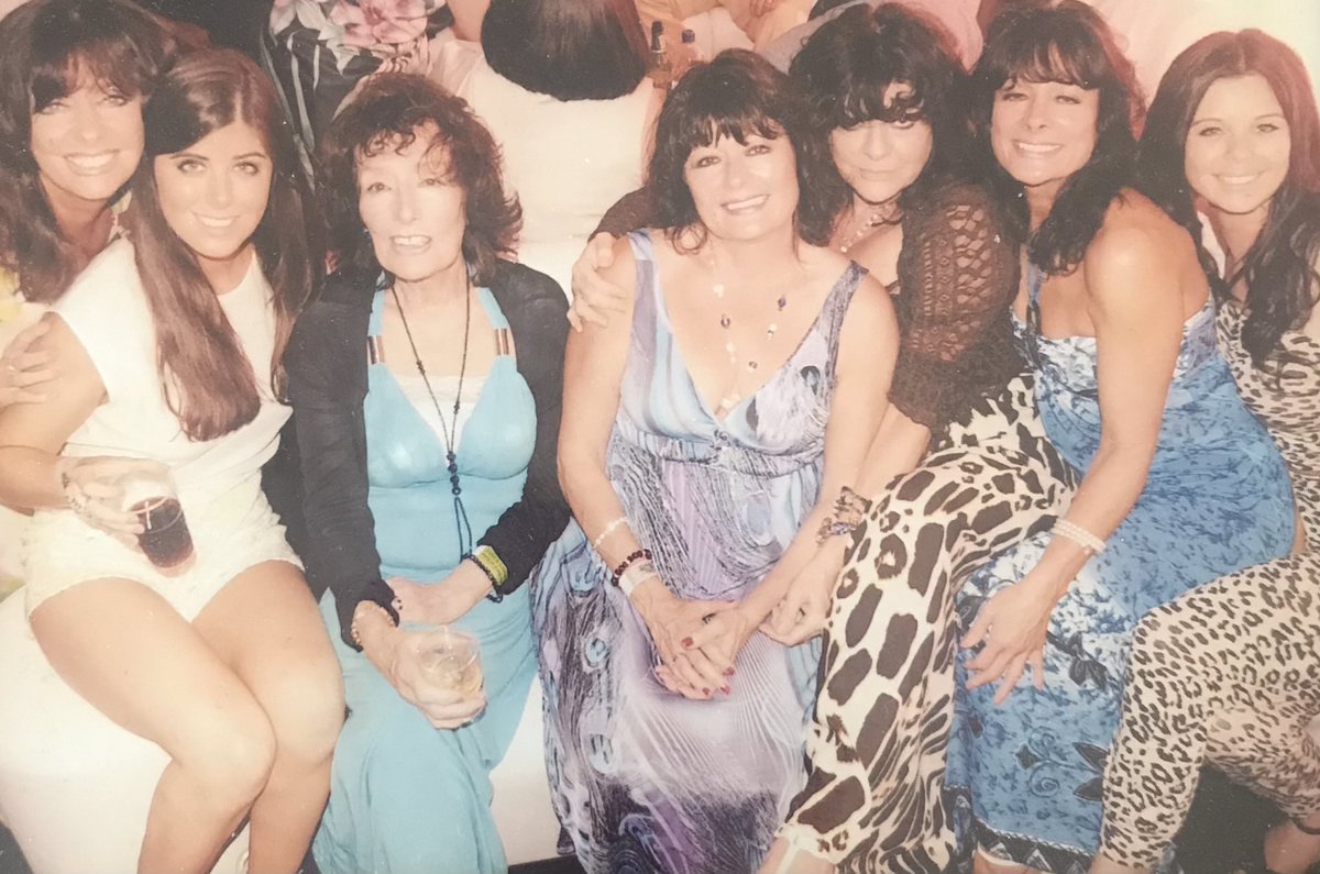 vickimichelle's tweet photo. The Most Important Women in my Life. My daughter Louise. My niece Susie. My sisters Ann June and Suzie. My Mum sadly no longer with us. All fabulous caring kind beautiful women. #NationalWomensDay @little_loubas #Tradingfaces https://t.co/UALS9MN54E