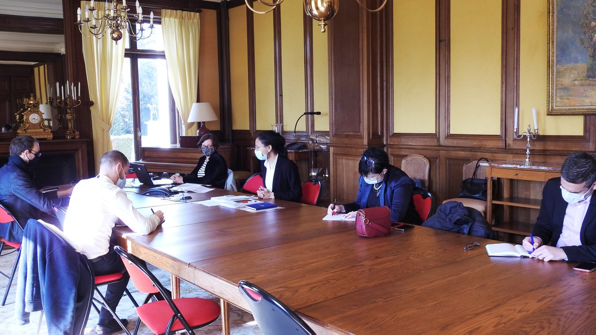 Prefet77's tweet photo. #1jeune1solution 
Comité de pilotage Départemental du Plan insertion pour la jeunesse présidé par @NadegeBaptista.
L' objectif ➡️l’insertion des 16-25 ans issus des quartiers prioritaires.  REPERER-ACCOMPAGNER-ORIENTER le jeune en construisant un parcours individualisé. https://t.co/ukHY17Ednn