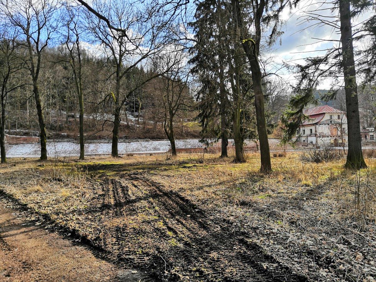 Otevírají se nám nové možnosti v lázních Běloves!Právě radní souhlasili se záměrem nákupu pozemků o celk.rozloze 25.178m2 od současného vlastníka-Priessnitzovy léčebné lázně,a.s. I je bohužel zasáhla pandemie a museli přehodnotit investice. To je mimořádná příležitost pro Náchod!