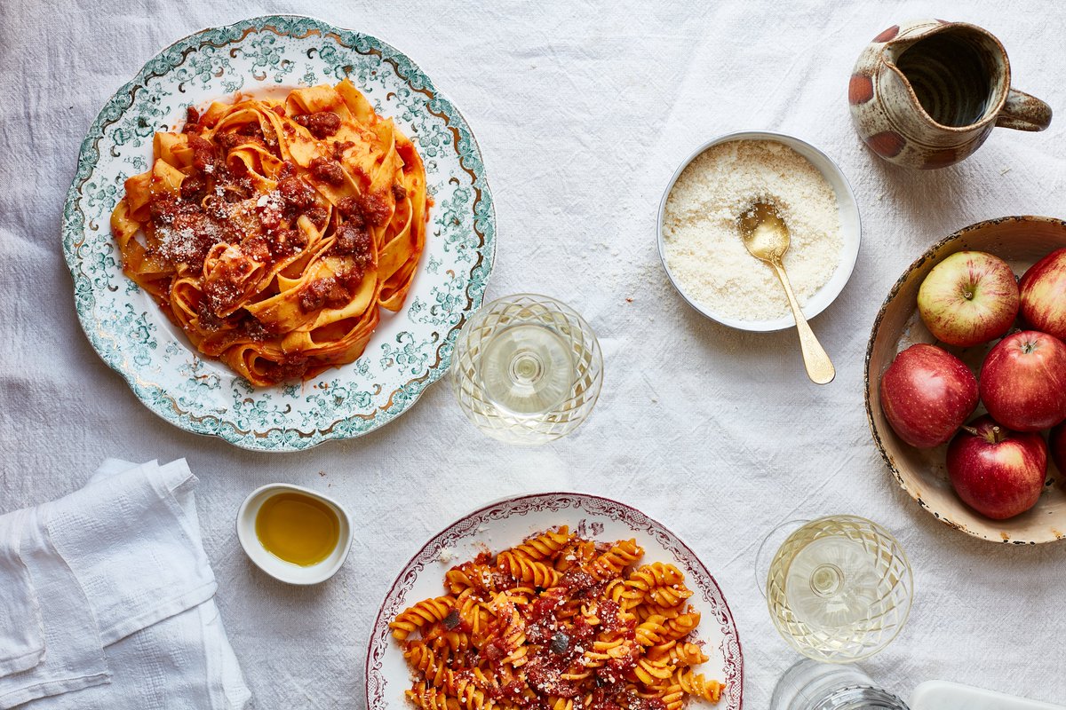 So delighted to be partnering with <a href="/LaTuaPasta/">La Tua Pasta</a>, who are delivering delicious artisanal pasta &amp; bomboloni across the UK, with the option to join in with a live link up with Guatemala. Place your order by Thursday and help get students back to the classroom. tickettailor.com/events/educati…