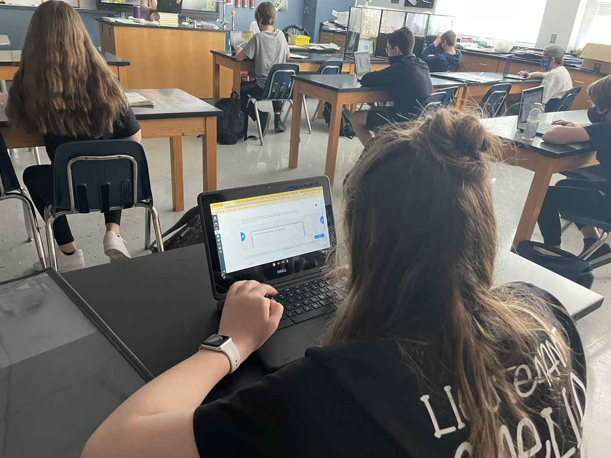 MrsShepSpeaks's tweet photo. @Blended_Harden and I got to pop into @CoachTerneus’ class and see them working through a @nearpod! Kids told us they liked that it gives immediate feedback, was collaborative, and that they were able to go through it at their own pace. @GCISDBlends https://t.co/ZOioB3IVEd