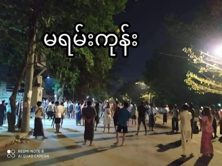 Thousands of people from all over Yangon are coming to help Sanchaung where the terrorists have been blocking hundred of peaceful protestors
STOP SIEGE 

#WhatsHappeningInMyanmar
#Mar8Coup