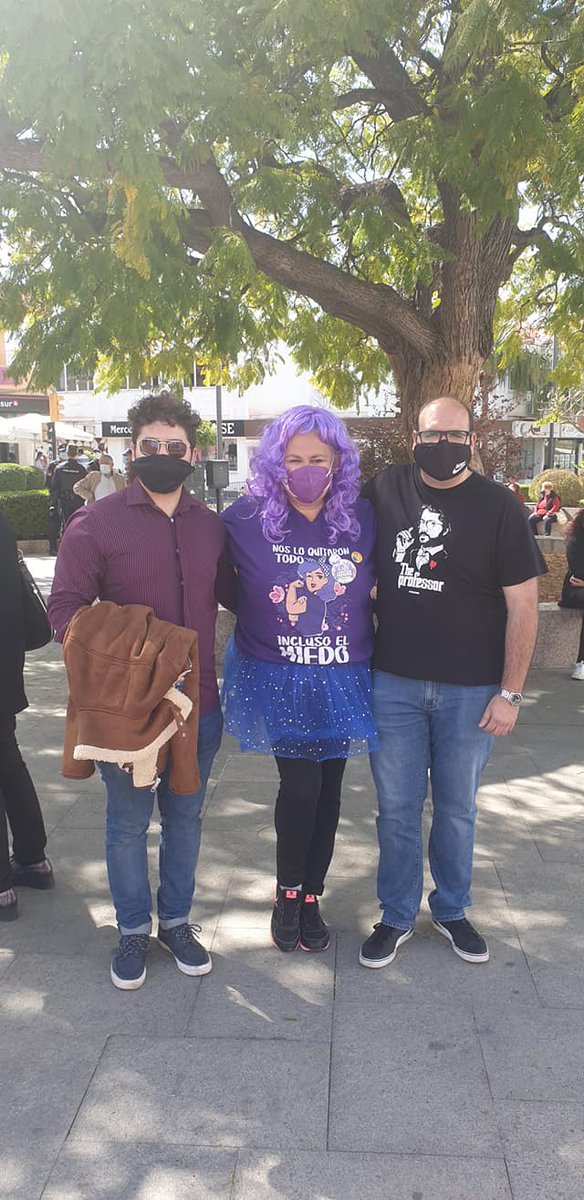 IUBenalmdena's tweet photo. 💜8M Concentración Feminista en Benalmádena organizada por el @MDMBENALMADENA. 

Hilo con algunas fotos de la concentración https://t.co/styXn1k9og
