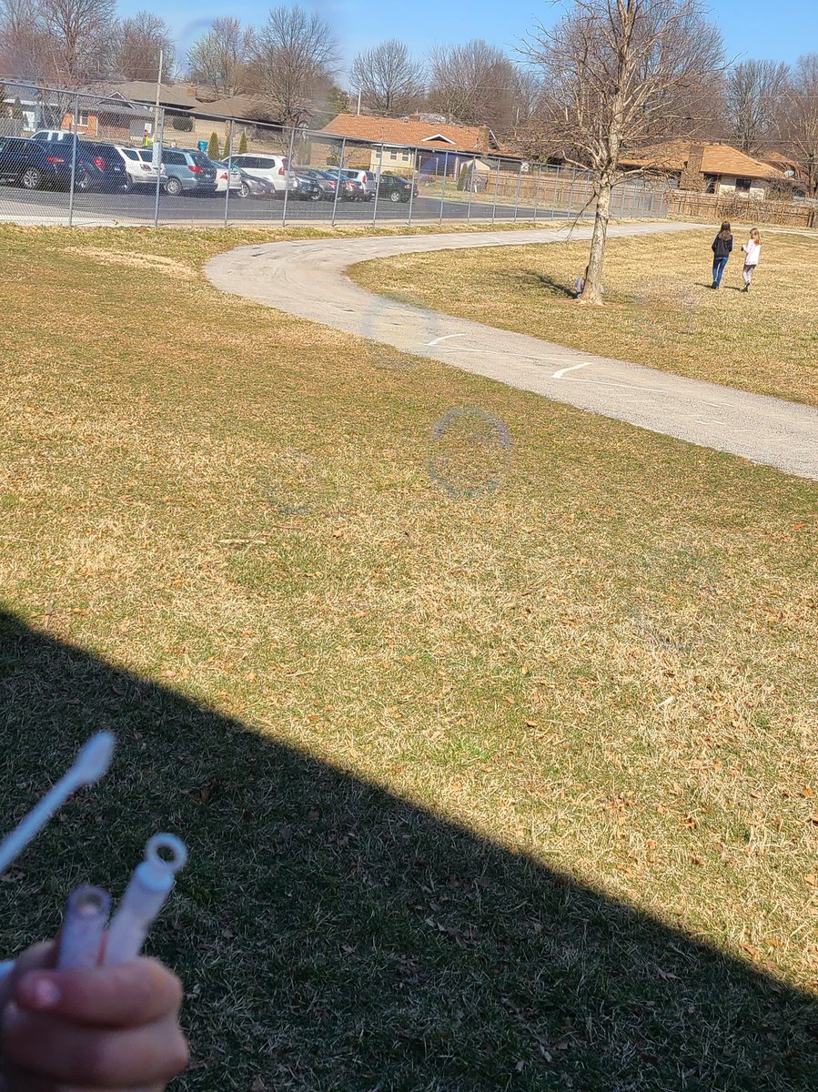 cammielib1's tweet photo. With over 800 books read so far, the students really "blew" us away. So here they are at Twainville enjoying EXTRA recess and bubbles on this bright, sunny day!!! #SPSREADS @TwainElementary @katheryn_shatto https://t.co/qdPTvMQpc4