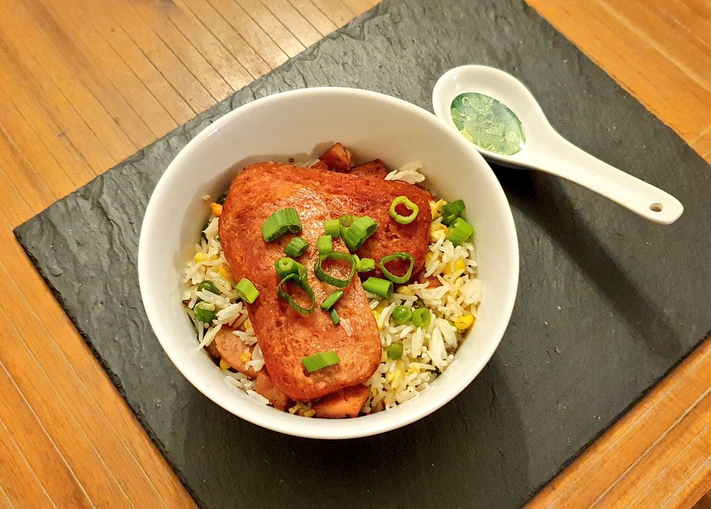 PreparedCamping's tweet photo. #SPAM egg fried rice with added #SPAM because I love it 😋
This week is #SPAMweek celebrating 80 years of delicious @OfficialSPAMUK
#SPAM80UK https://t.co/mzgZ38nUuq