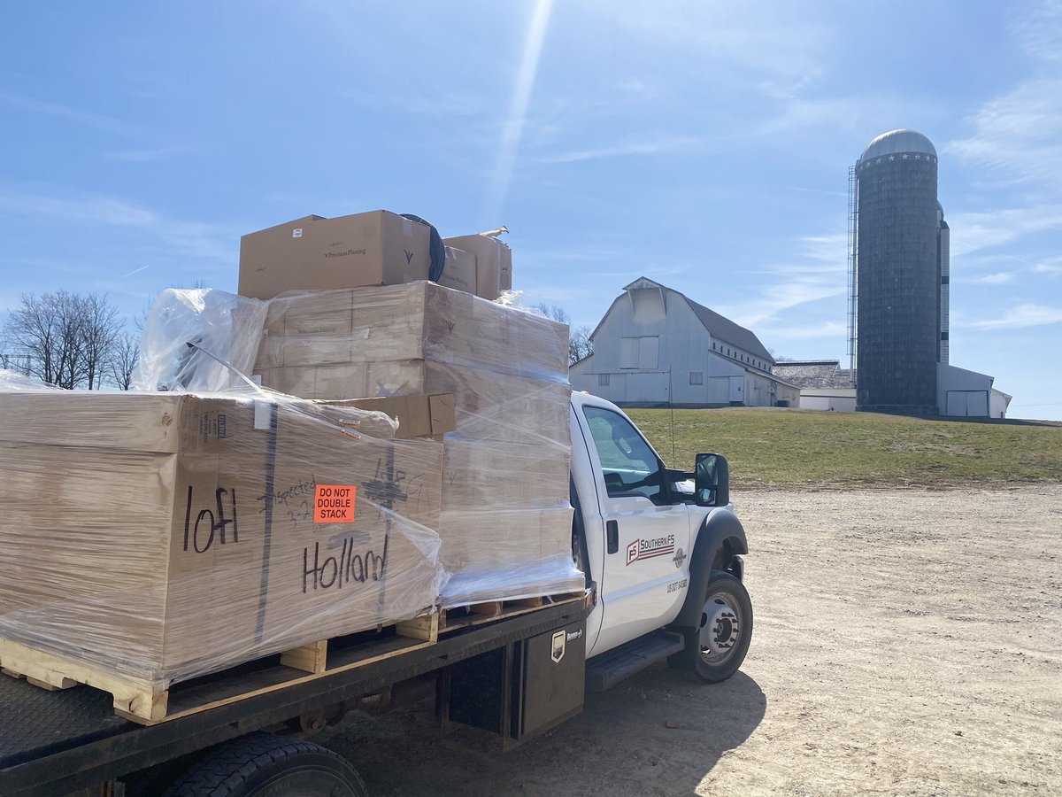 Precision_SFS's tweet photo. A load of @PrecisionPlant vDrive DeltaForce SmartFirmer WaveVision going out for a DB60 24/47 and GBGI disc openers for two JD 16/31s. #GoTime #Service1st https://t.co/OXNraLkYTf