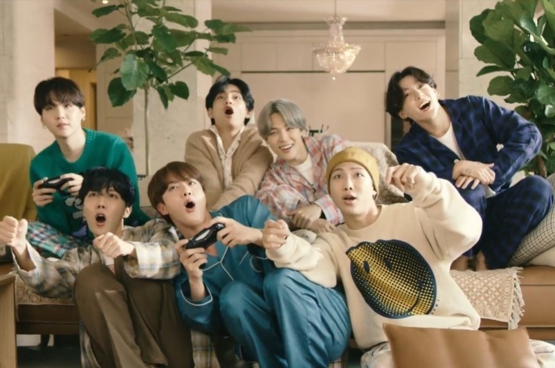 btschartsxdaily's tweet photo. [📝| @BTS_twt have donated their "Life Goes On" MV outfits for a Grammy Week auction to benefit the Grammy Museum Foundation. This Outfits are Estimated value in $30,000 https://t.co/S1ZV8fa4rv