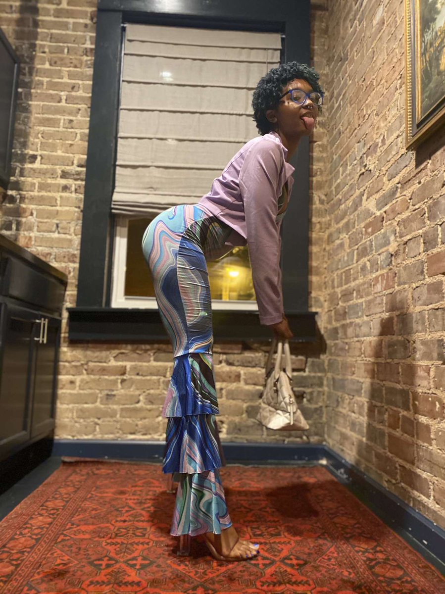 Ay0Niv's tweet image. 💜Night Life💜