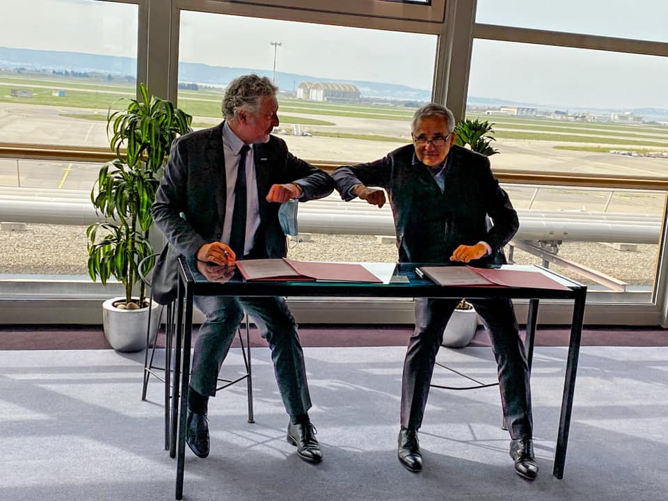 denisberge's tweet photo. Aujourd’hui à l'@aeroportmp , signature du partenariat entre le @ClubTop20 et @Africalink3👍🏻L’alliance des grandes entreprises et des PME du territoire pour dynamiser des relations #business avec l’Afrique ↔️👍🏻 #AfriqueEurope #Partenariats #GagnantGagnant https://t.co/pmKWAjWkT7