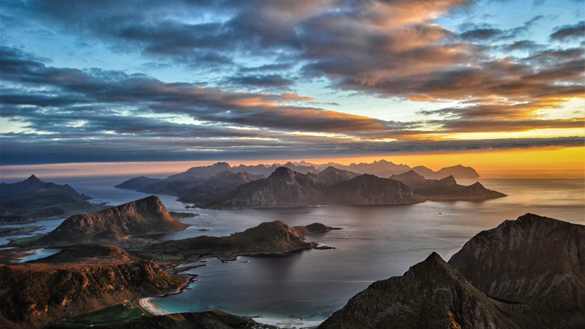 LabxSocial's tweet image. &quot;Every moment is a fresh beginning.&quot; - T.S. Eliot☀

#mondaythoughts #PhotoOfTheDay #quote