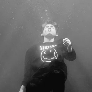 taehynj's tweet photo. You Are Here

Onde depois de uma série de problemas Taehyung se joga no mar por desespero, mas antes declara seu amor por JK, esse que não perdeu a esperança de seu amor estar vivo, mesmo que o corpo de Taehyung não tenha sido encontrado ainda. JK nunca desistirá de procura-lo https://t.co/2O7jyqCvzl