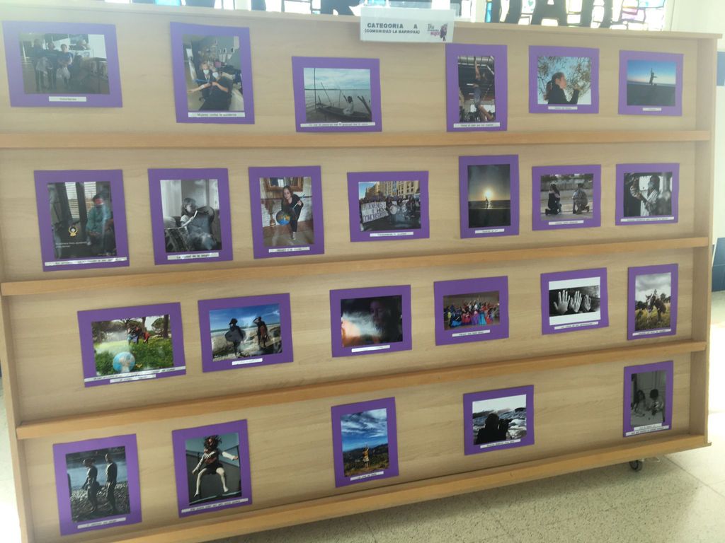 8M en el Ceip LaBarrosa. Durante el día de  hoy nuestro alumnado y docentes han podido disfrutar de una jornada educativa y reivindicativa. Visita a la exposición fotográfica, visionado de  entrevistas de mujeres en el deporte y canto y baile de nuestro rap "voces por laIgualdad"