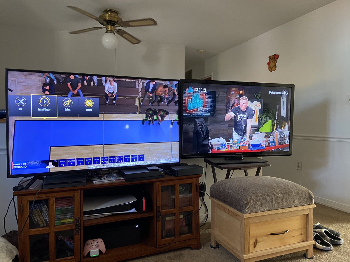 Bait_Pro's tweet photo. Off work today and I am #WatchingPMS and playing 2k. Good day! https://t.co/UIV2ph5IZX