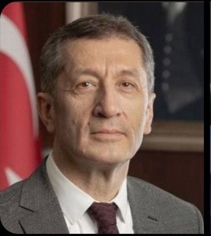 defneakaslan's tweet photo. Yalvarırım şu üç insanı bir ortamda baş başa bırakın ya yalvarırım #iptalkararınıbekliyoruz https://t.co/U2GhylFCNH