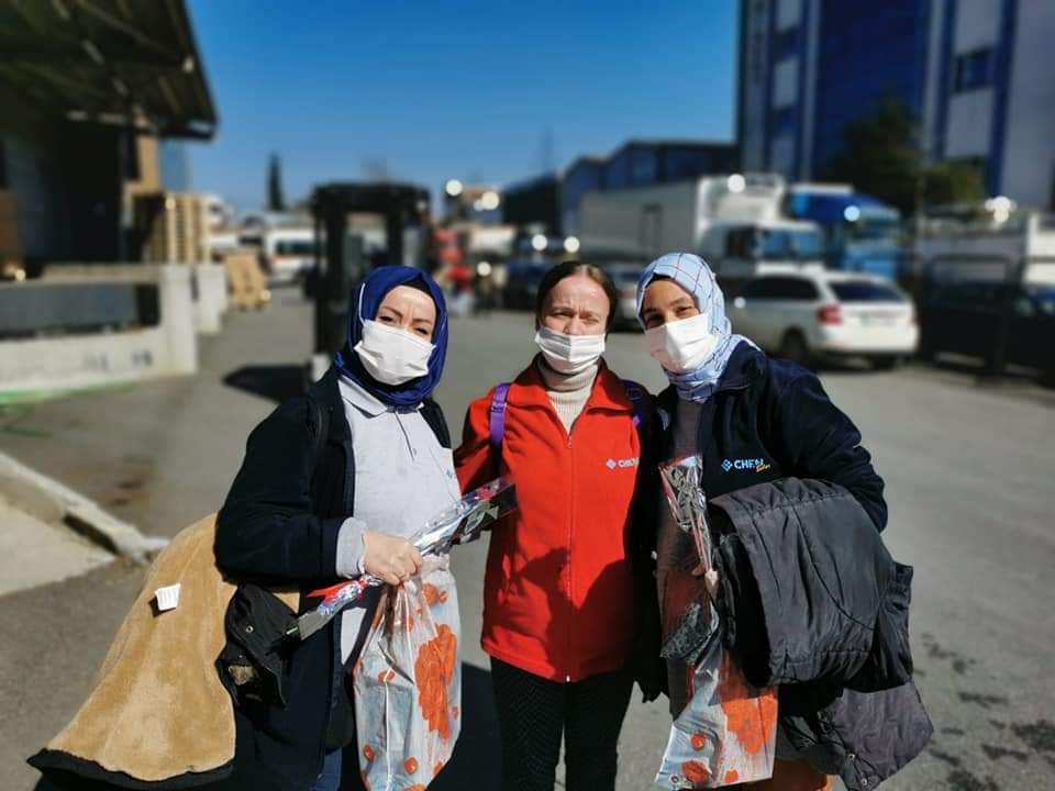 BirlesikMetal's tweet photo. Gebze'de Son süreçte Örgütlendiğimiz işyerlerinden biri olan #ChenSolar işyerinde kadın Üyelerimize
#8Mart Dünya Emekçi Kadınlar Gününde Sendikamızın Hediyeleri ve Karanfilleri dağıtılıyor.
#YaşasınÖrgütlüMücadelemiz https://t.co/1A58Tcy9CI