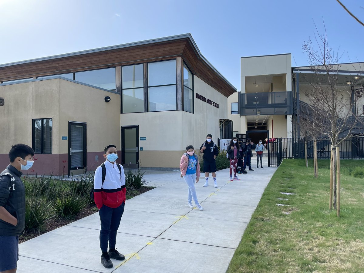 TylerGraff2's tweet photo. It’s nearly been a year and I can’t even begin to express how excited I am to have our students back on campus!  Thanks to everyone, especially the teachers, who made this possible. https://t.co/svLllTMMAS